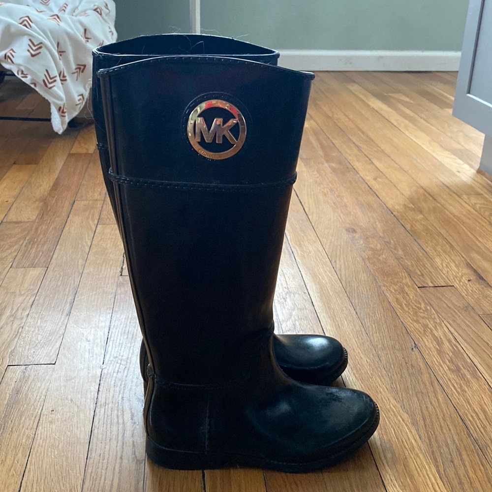 MICHAEL KORS size 6 black rain boots. Great condition
